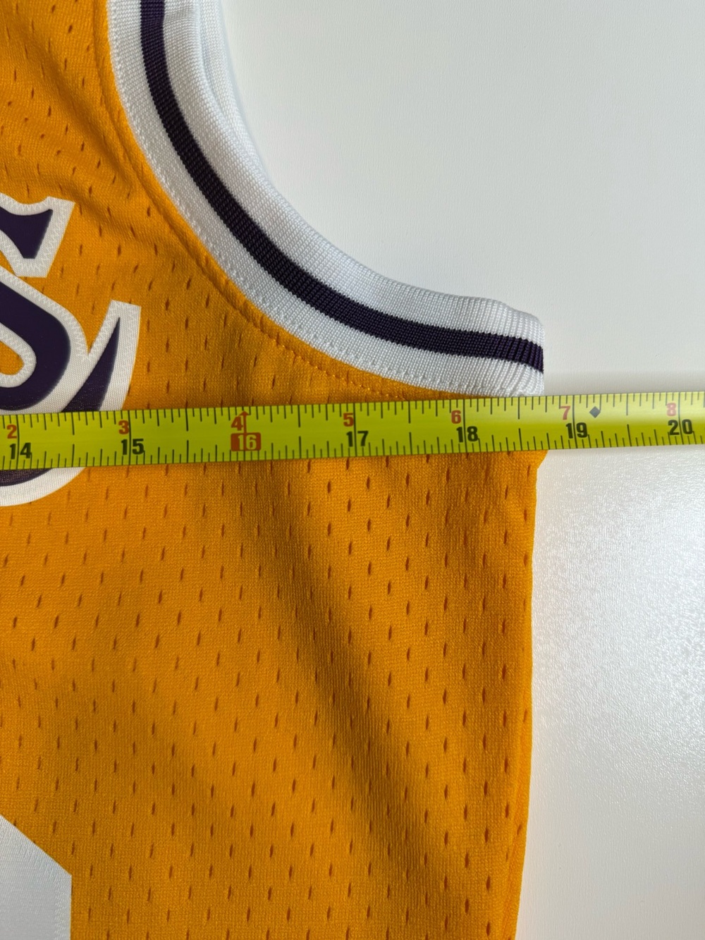Mitchell & Ness Hardwood Classics Magic Johnson #32 Lakers Jersey - Picture 6 of 9